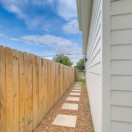 Modern Houston Home With Yard, 3 Mi To Toyota Center Exterior photo